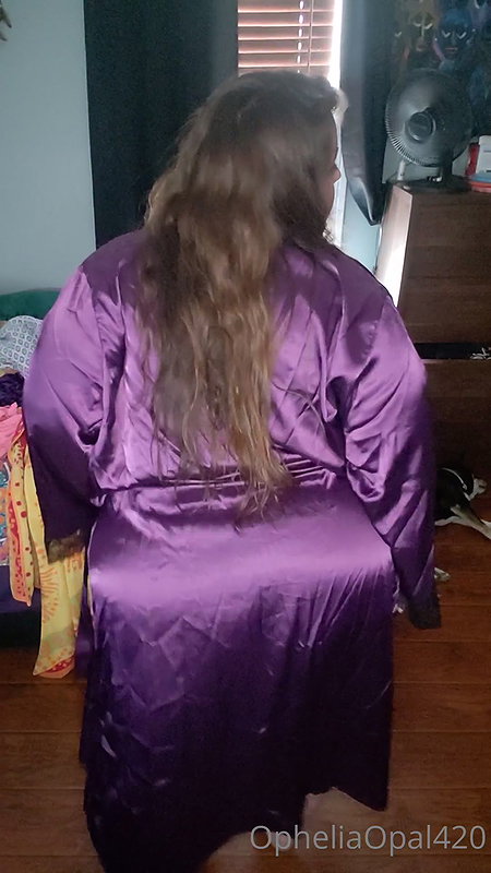 BBW Slut Stretches Pussy with Huge BBC Dildo_8b2a04f4