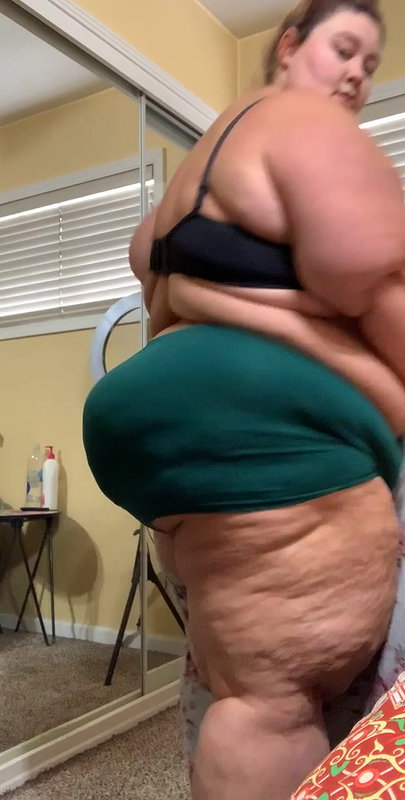 BBW Stretches Pussy On Massive Bad Dragon Dildo – Hera Hecate_756a5055