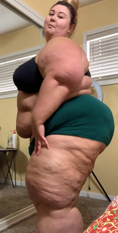 BBW Stretches Pussy On Massive Bad Dragon Dildo – Hera Hecate_756a5055