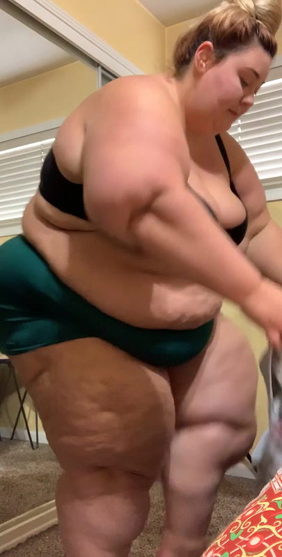 BBW Stretches Pussy On Massive Bad Dragon Dildo – Hera Hecate_756a5055