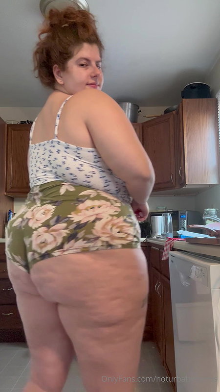 BBW tgirl goddess toys her chocolate bar_a673429d