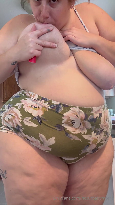 BBW tgirl goddess toys her chocolate bar_a673429d