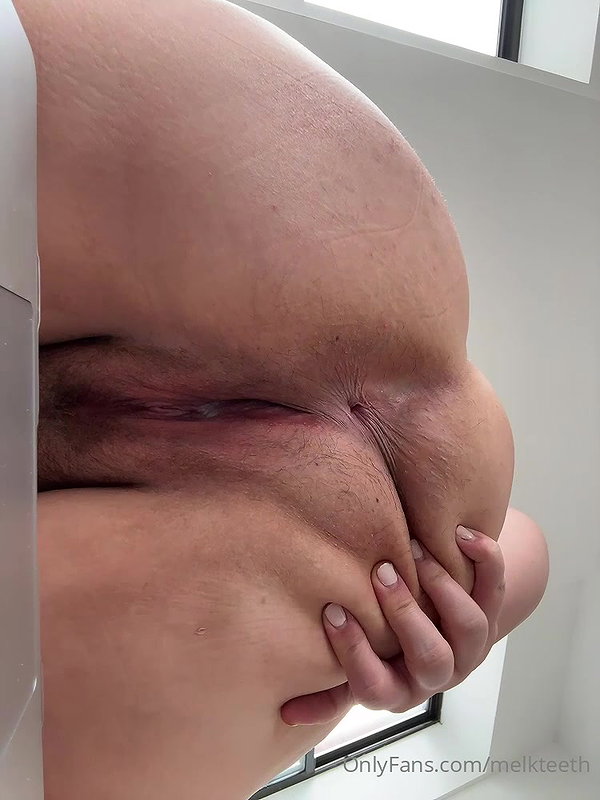 BBW tries out her new toy_4295264b