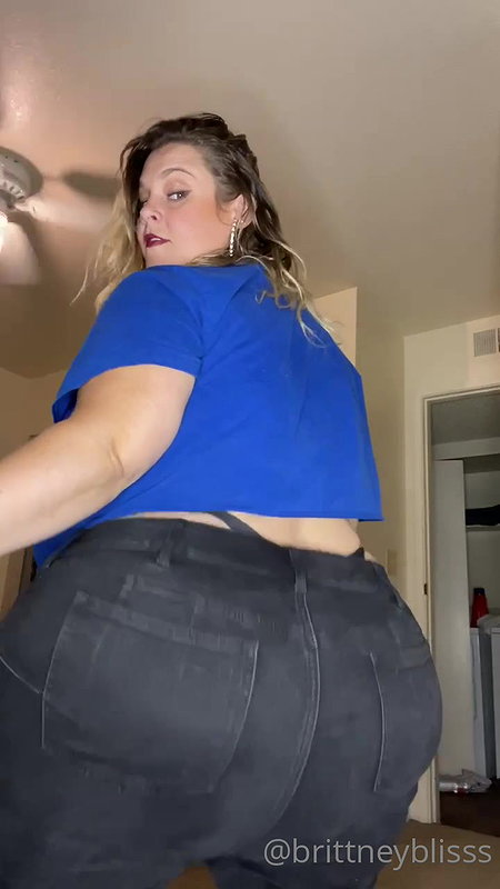 Big Tits BBW Asian MILF Bouncing Huge Boobs in Sexy Bra_9b65a87a