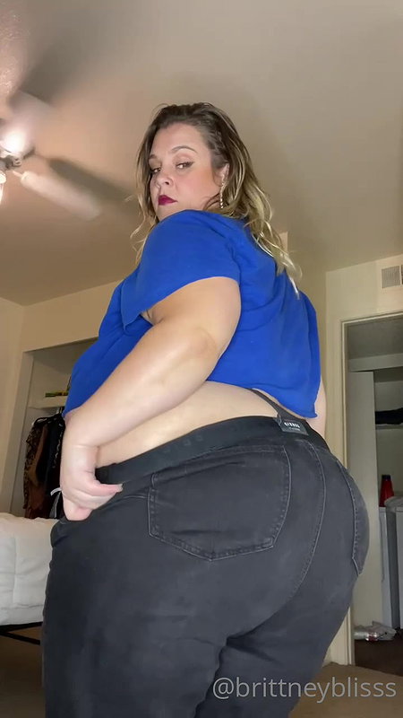 Big Tits BBW Asian MILF Bouncing Huge Boobs in Sexy Bra_9b65a87a