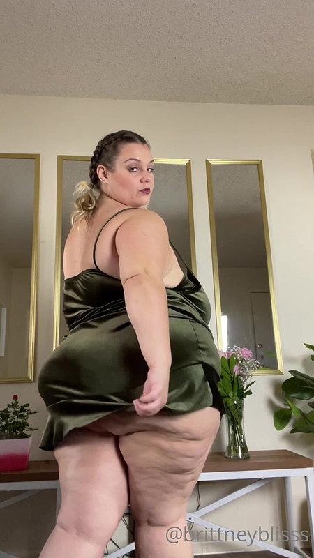 Bored SSBBW Camslut TheSweetSav Playing with Herself in a sheer nightshirt_c65bf904