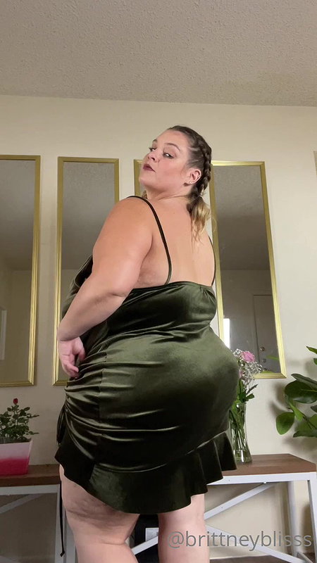 Bored SSBBW Camslut TheSweetSav Playing with Herself in a sheer nightshirt_c65bf904