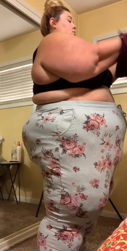 Busty BBW girlfriend (AI Generated)_92f812dc