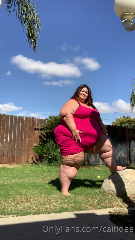 Busty BBW Pornstar Jayden Hart Shows Off Her Amazing Body_d2efcdc8
