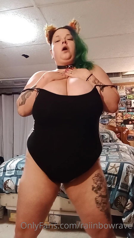 Dirty Talking BBW deepthroating a dildo and stuffing it between her big oiled tits_41255370