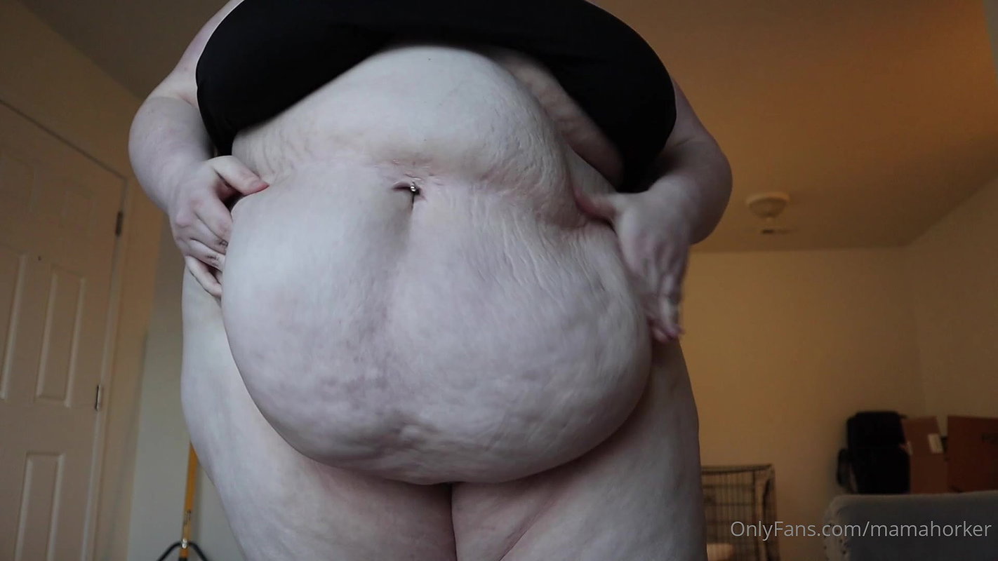 Fat BBW MILF fucks her pussy with a dragon dildo_f274b14e