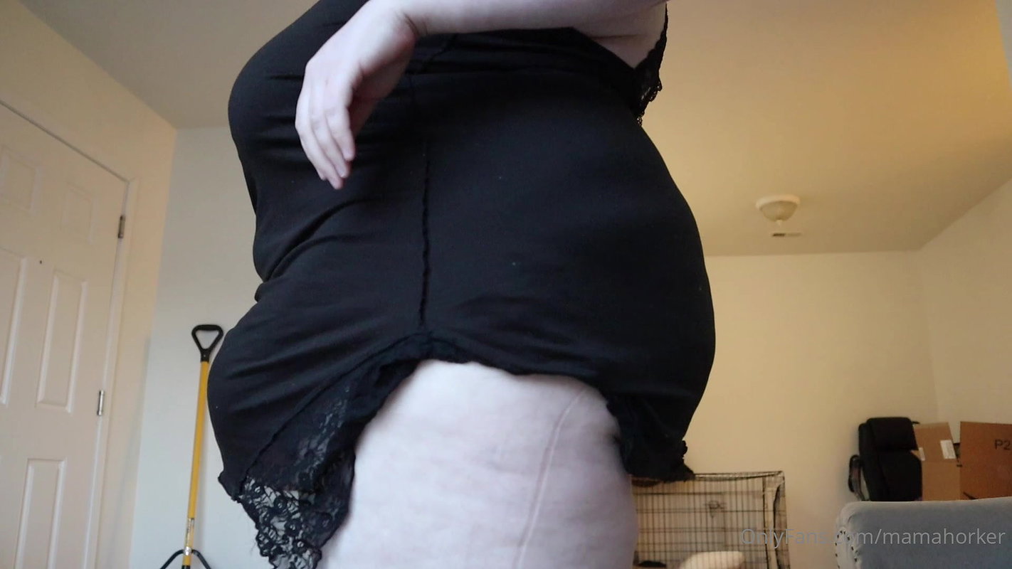 Fat BBW MILF fucks her pussy with a dragon dildo_f274b14e