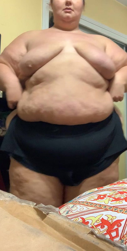 Horny BBW Celeste Luna Toys Her Muff Before Mounting a Faux Cock_59018a59