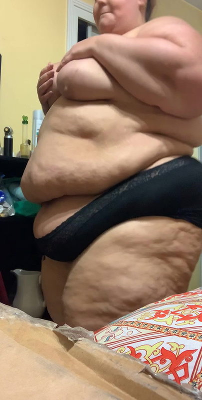 Horny BBW Celeste Luna Toys Her Muff Before Mounting a Faux Cock_59018a59