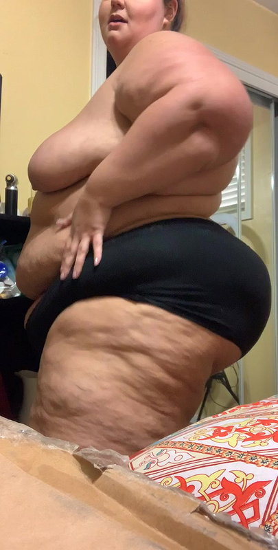 Horny BBW Celeste Luna Toys Her Muff Before Mounting a Faux Cock_59018a59