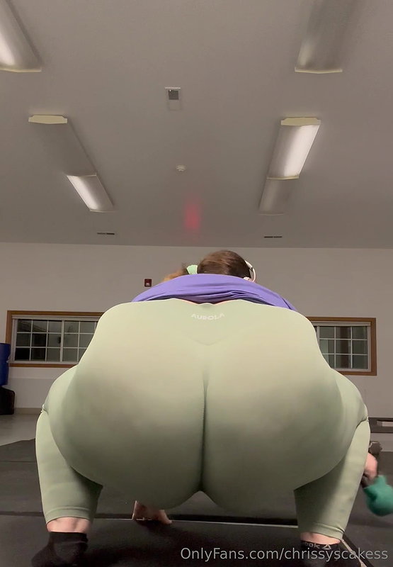 Horny SSBBW Crystal Blue Calls an Old Man to Fuck Her in The Ass_73ae3cca