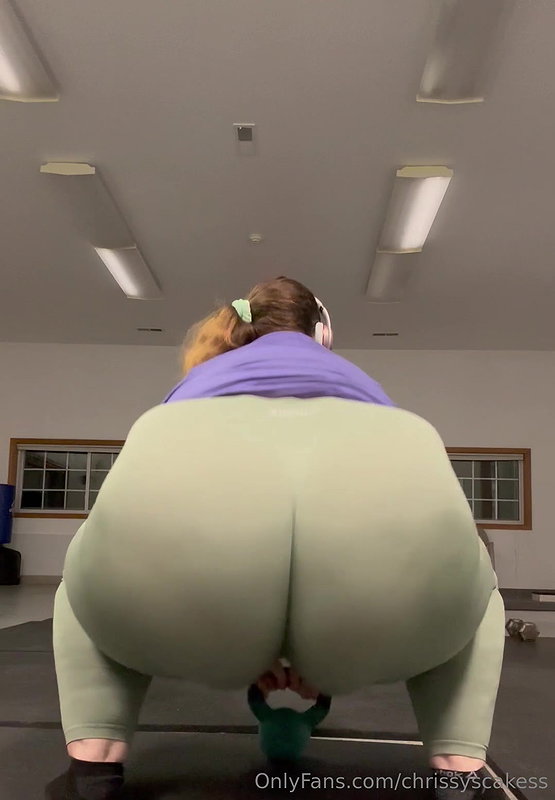 Horny SSBBW Crystal Blue Calls an Old Man to Fuck Her in The Ass_73ae3cca