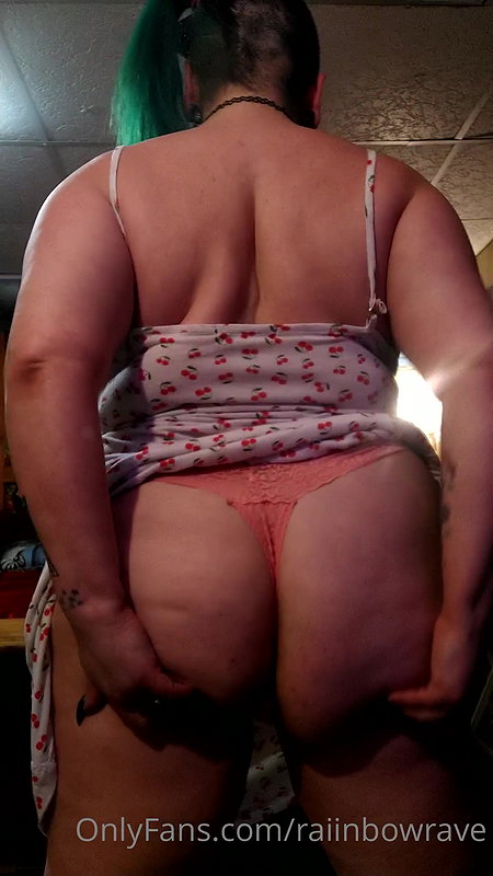 In the closet video. Bbw_4e03f87e