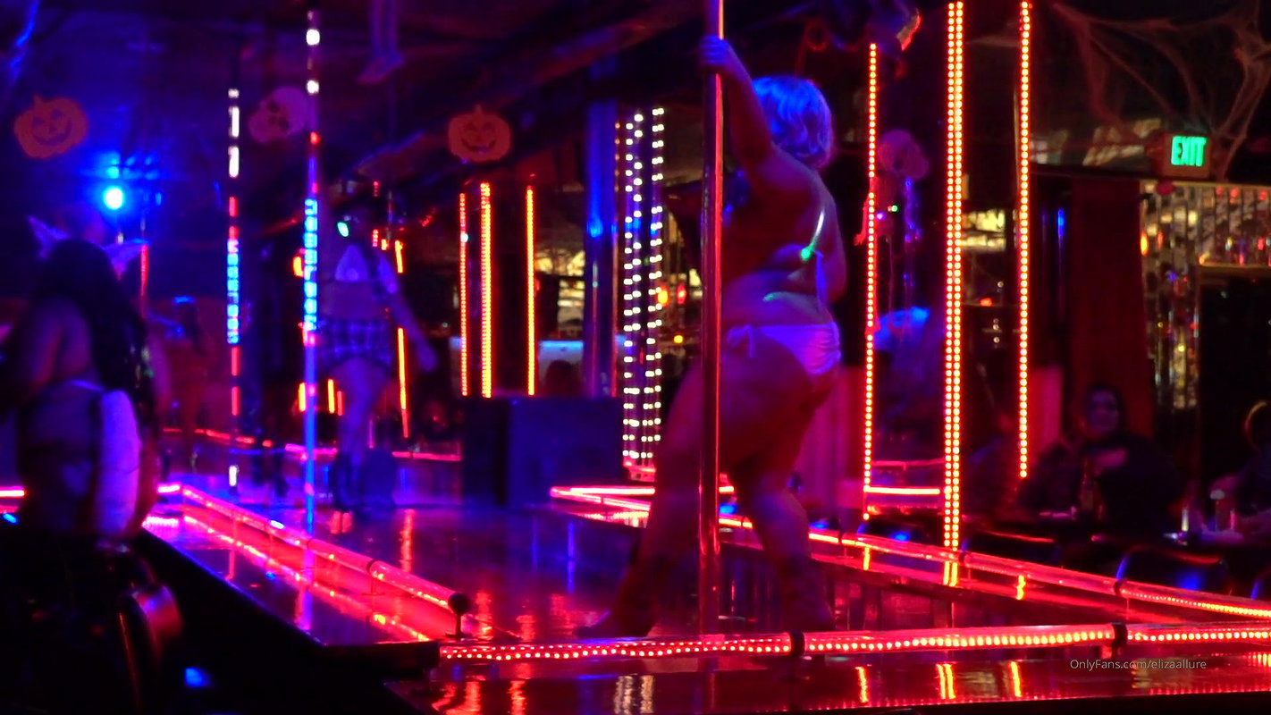 Mature BBW Sara Jay Finger Fucks In The Bathroom What A Hot Shower_68543626