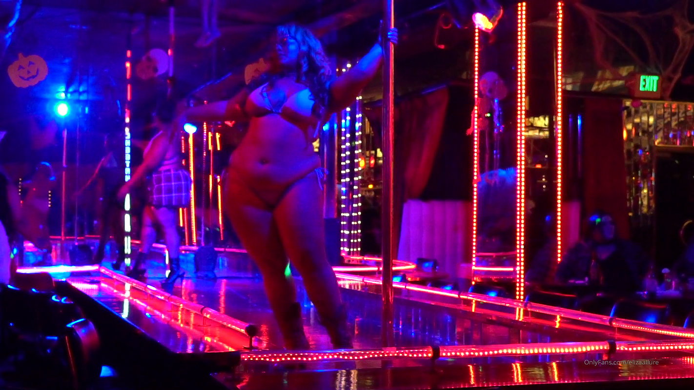 Mature BBW Sara Jay Finger Fucks In The Bathroom What A Hot Shower_68543626