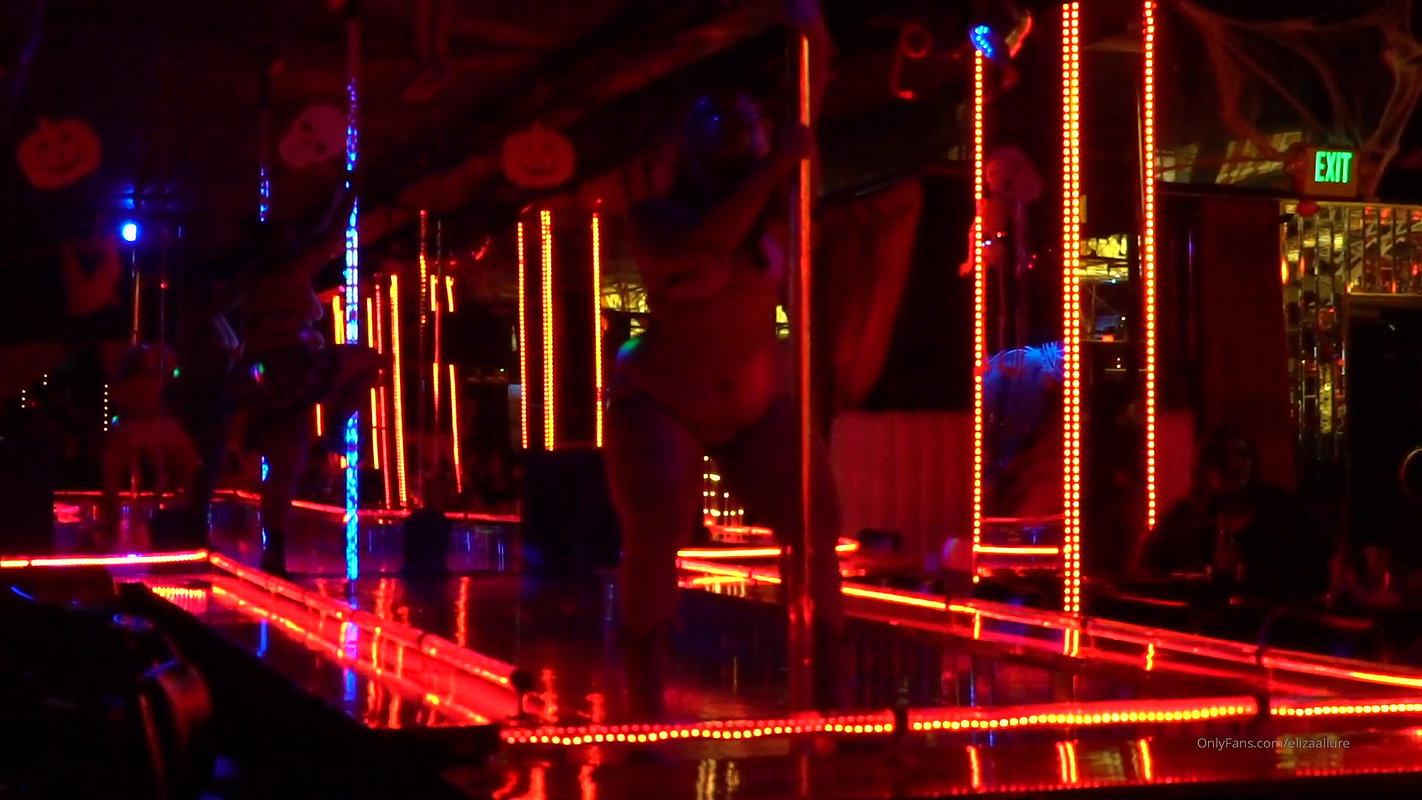 Mature BBW Sara Jay Finger Fucks In The Bathroom What A Hot Shower_68543626