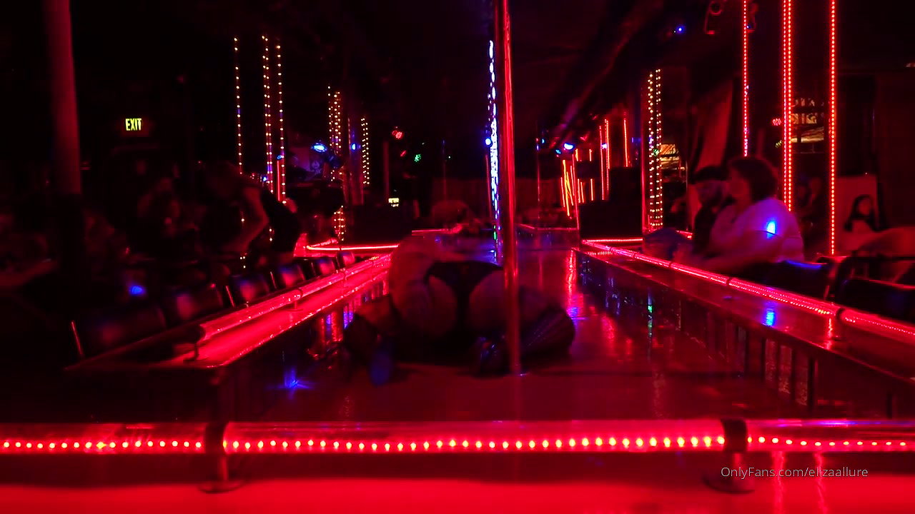 nerdy milf takes one coffee and one big cock japanese bbw femdom big ass_3996d64e