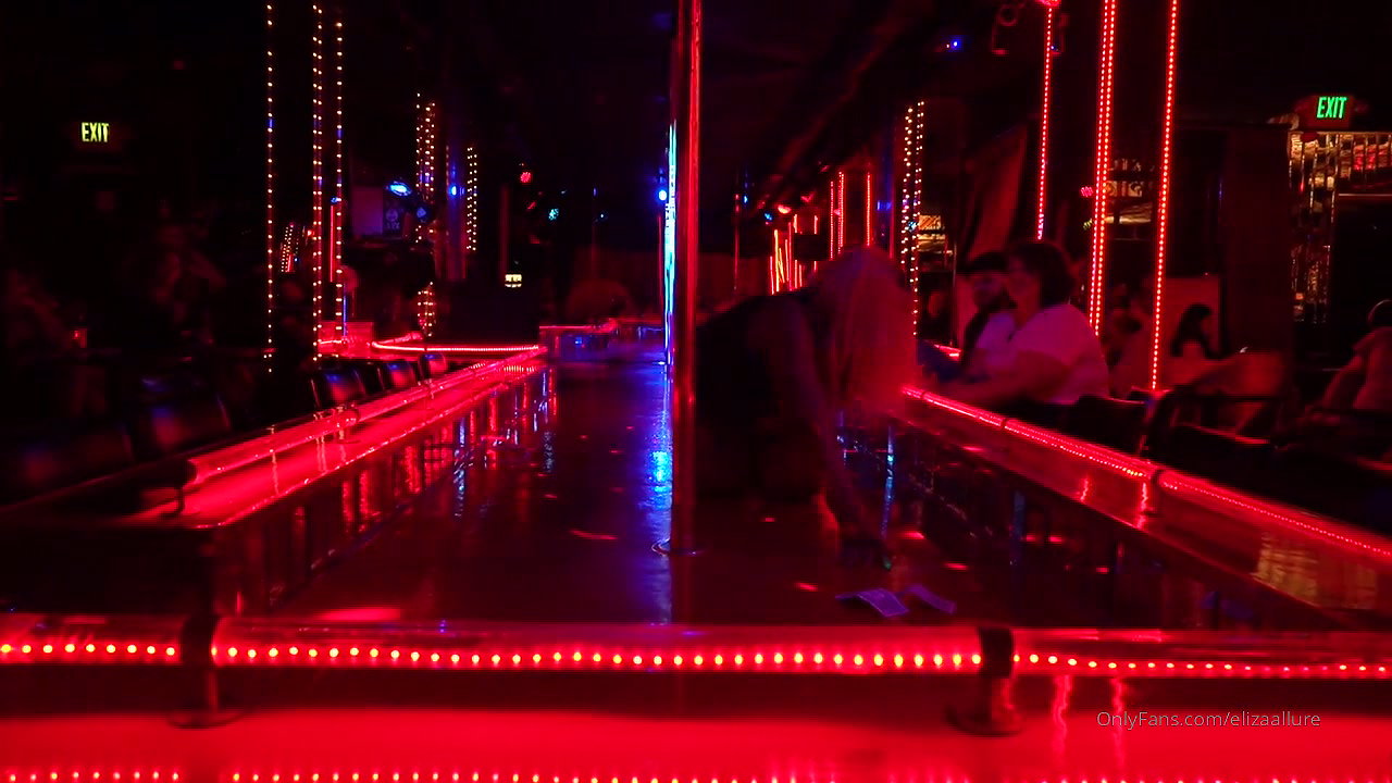 nerdy milf takes one coffee and one big cock japanese bbw femdom big ass_3996d64e