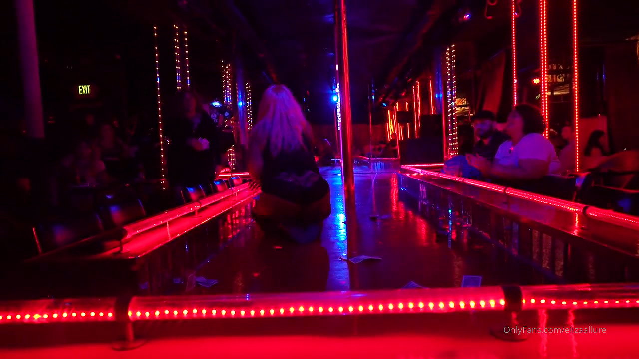 nerdy milf takes one coffee and one big cock japanese bbw femdom big ass_3996d64e