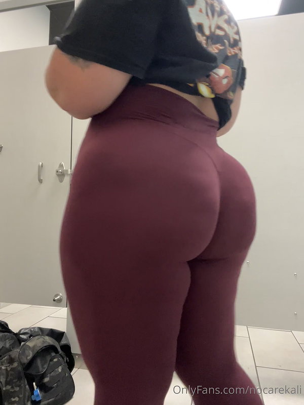 Old fart eats BBW039_s cleanly shaved pussy and then cums in thirty seconds after dipping his dick in her_343c31d4