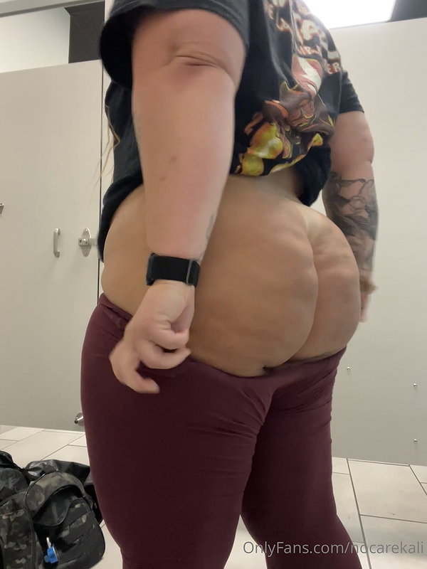 Old fart eats BBW039_s cleanly shaved pussy and then cums in thirty seconds after dipping his dick in her_343c31d4