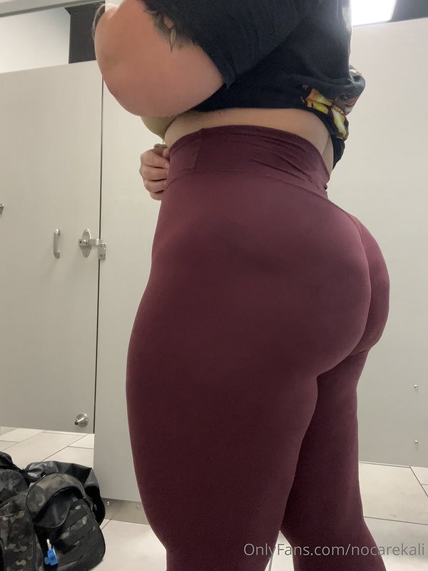 Old fart eats BBW039_s cleanly shaved pussy and then cums in thirty seconds after dipping his dick in her_343c31d4