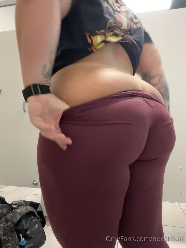 Old fart eats BBW039_s cleanly shaved pussy and then cums in thirty seconds after dipping his dick in her_343c31d4