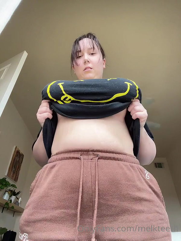 Older BBW Lady Lynn Invites a Lucky Guy to Enjoy Her Fat Pussy_7f432f9f