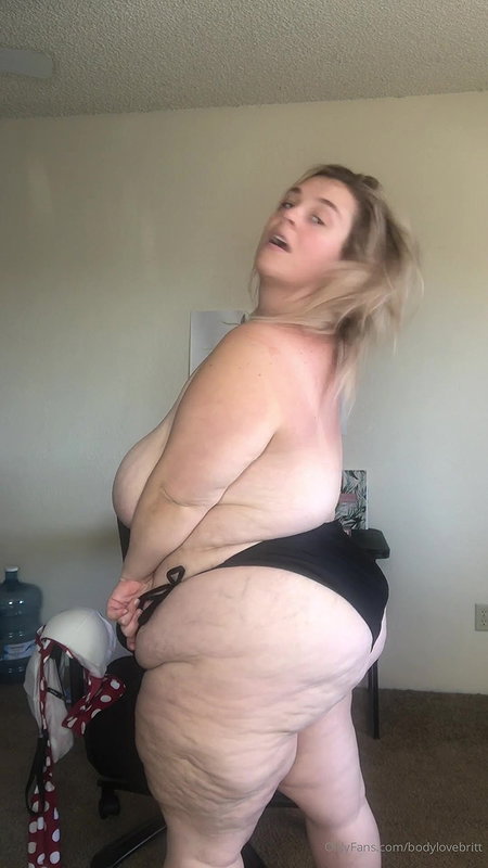 pregnant busty bbw twerking for the first time_67a18c20