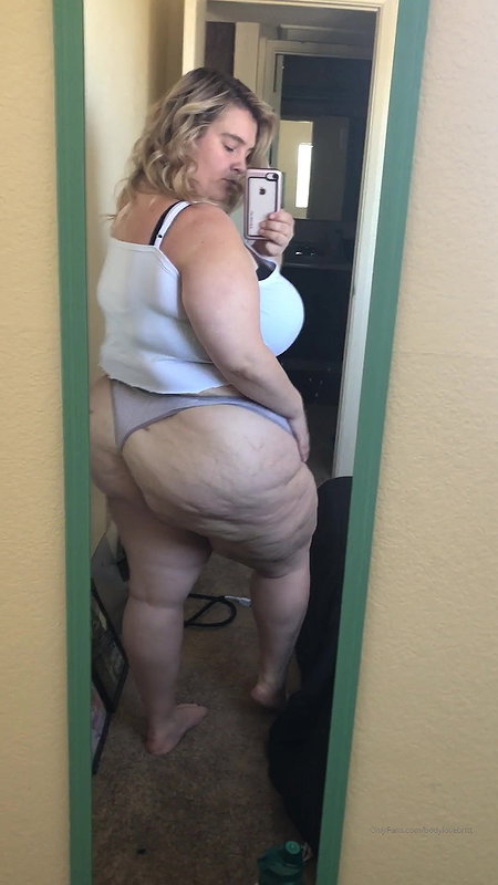 Red head BBW playing with her fat pussy_cbc8daf3