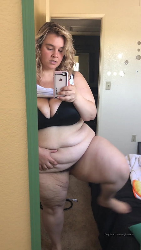 Red head BBW playing with her fat pussy_cbc8daf3