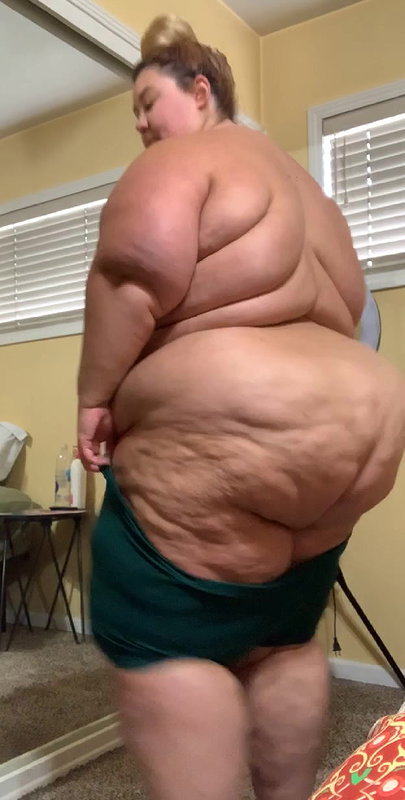 SOLO BBW WITH HUGE TITS SUCKS HER TOES_d6f18735