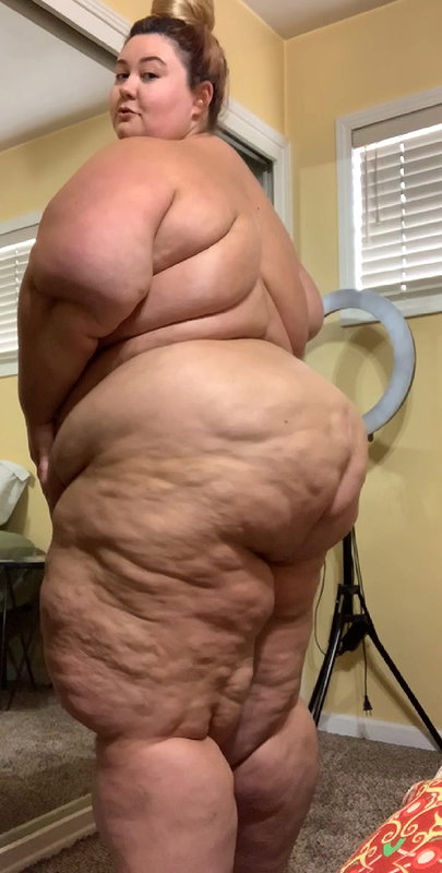 SOLO BBW WITH HUGE TITS SUCKS HER TOES_d6f18735