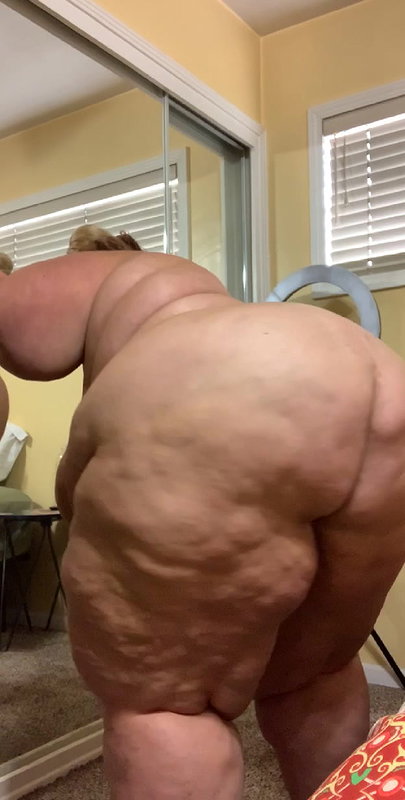 SOLO BBW WITH HUGE TITS SUCKS HER TOES_d6f18735