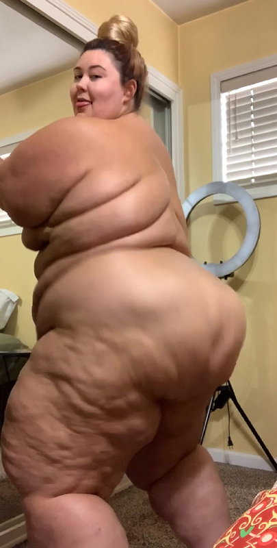 SOLO BBW WITH HUGE TITS SUCKS HER TOES_d6f18735