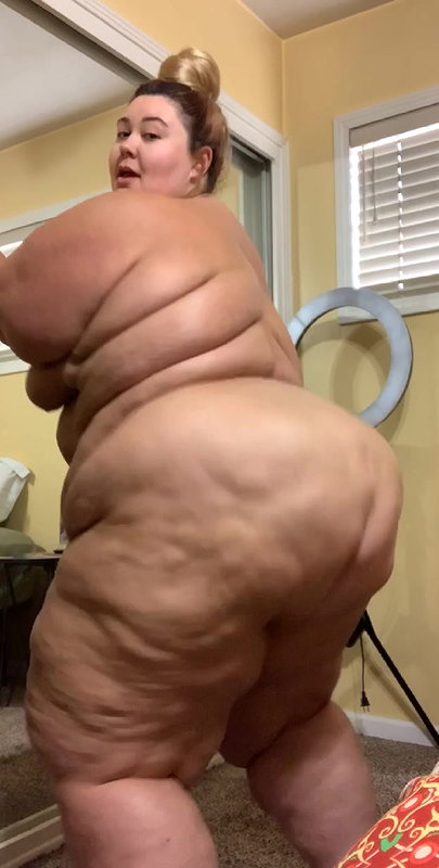 SOLO BBW WITH HUGE TITS SUCKS HER TOES_d6f18735