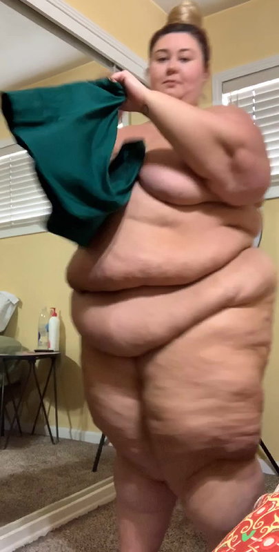 SOLO BBW WITH HUGE TITS SUCKS HER TOES_d6f18735