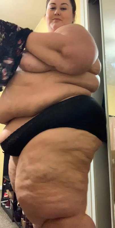 SSBBW Dumplin First Time Squashing Her Boyfriend_72e88c2d