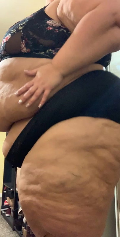 SSBBW Dumplin First Time Squashing Her Boyfriend_72e88c2d