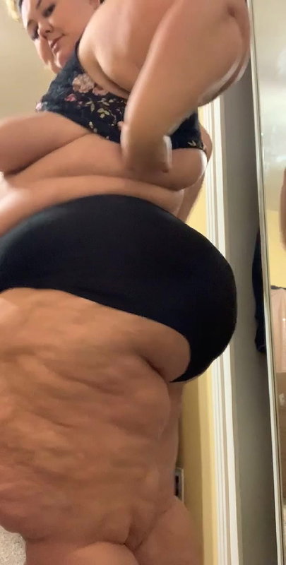 SSBBW Dumplin First Time Squashing Her Boyfriend_72e88c2d