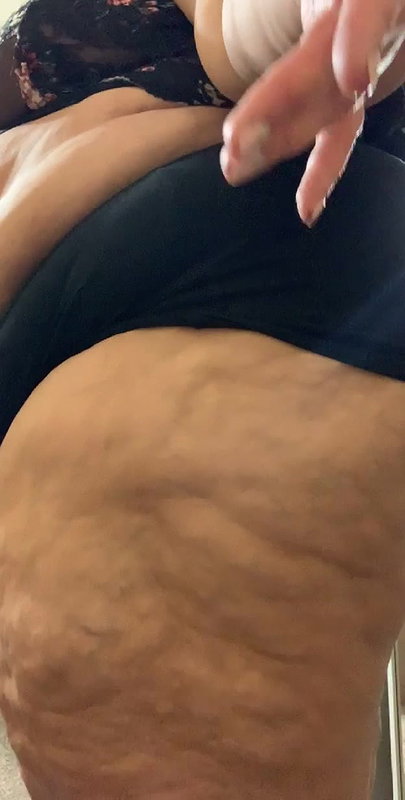 SSBBW Dumplin First Time Squashing Her Boyfriend_72e88c2d