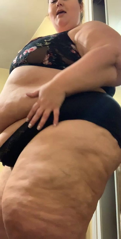 SSBBW Dumplin First Time Squashing Her Boyfriend_72e88c2d