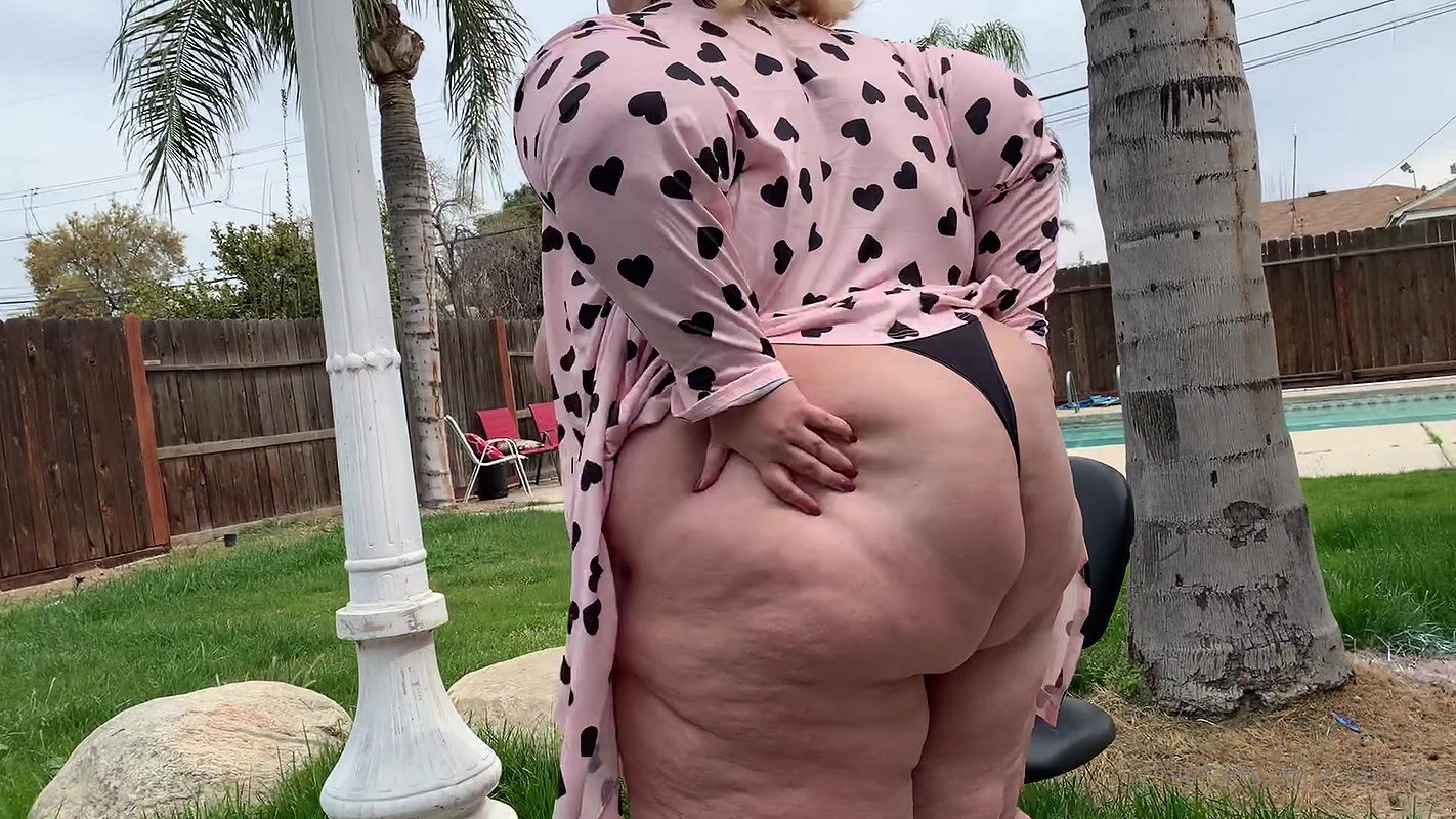 Stacked Mature BBW Lady Lynn Begs For More as He Rails Her Pussy_71332633