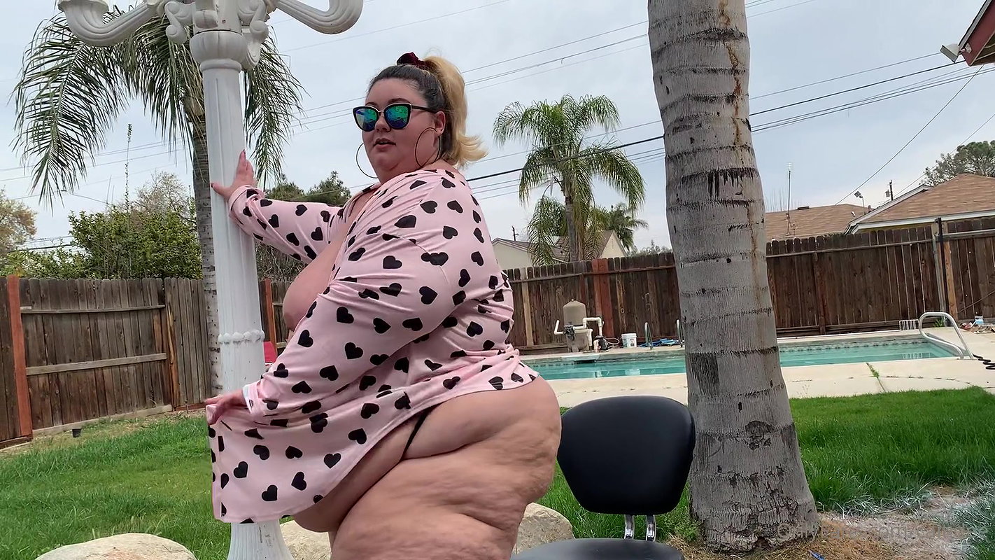 Stacked Mature BBW Lady Lynn Begs For More as He Rails Her Pussy_71332633