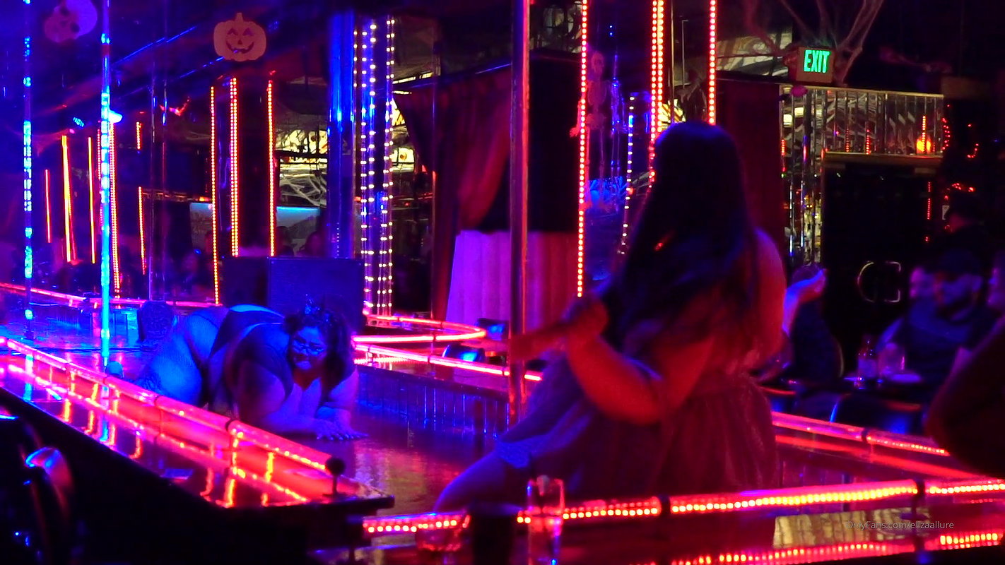 Thicc BBW has to stay quiet cuz daddys home_cffe742f